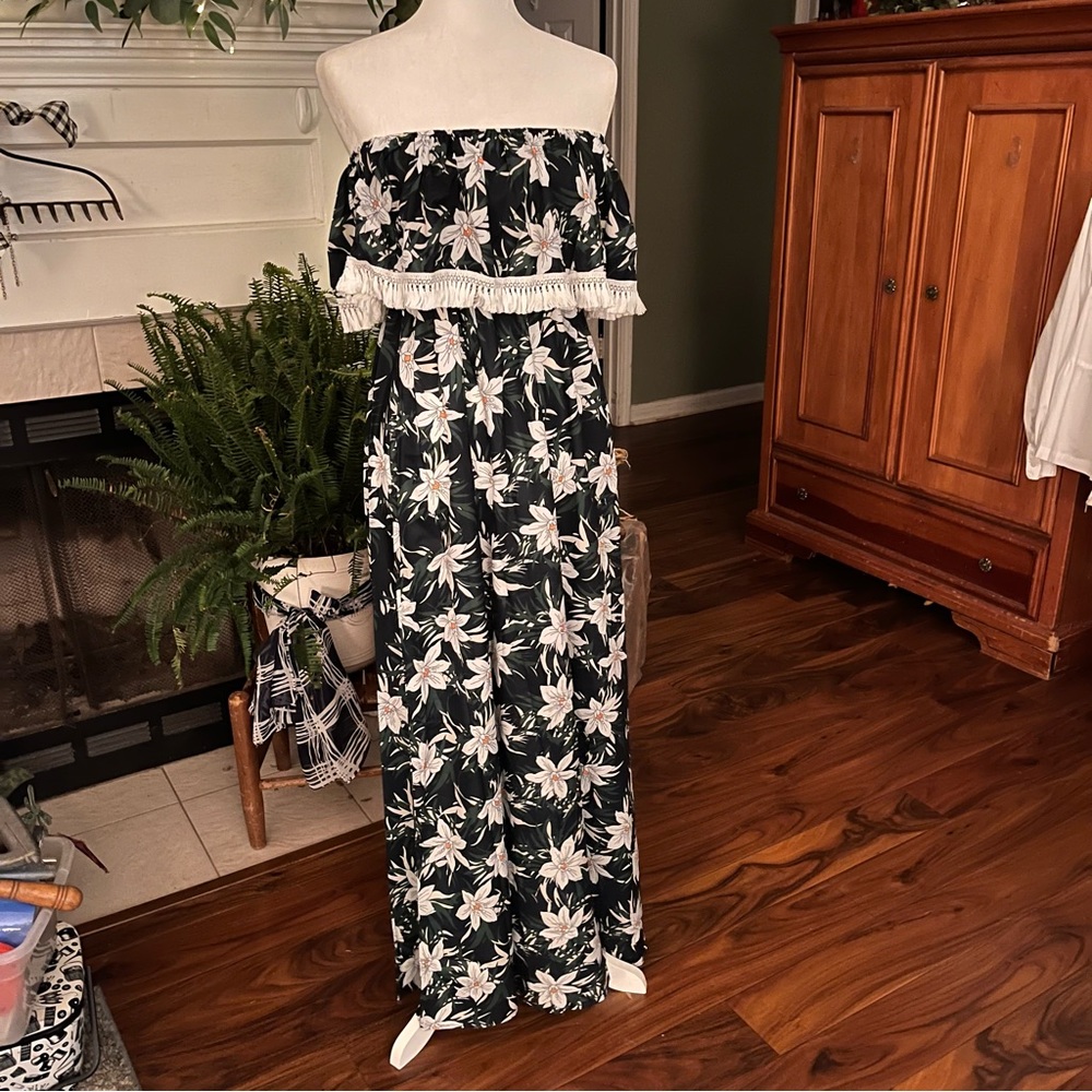 Tanib size medium blue and white boho floral maxi dress